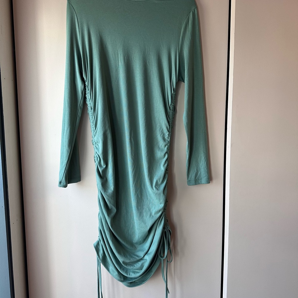 4th and Reckless NWT knee length side drawstring ruched dress sage green